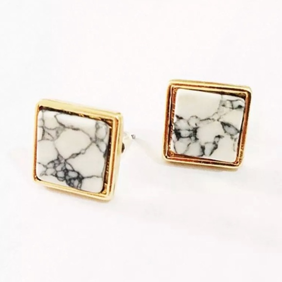 Marble & Gold square stud earrings - Picture 3 of 5